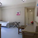 Afrodite Spacious Apartments! アパートホテル