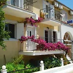 アパートホテル Afrodite Spacious Apartments! 3*