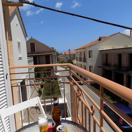 アパートホテル Afrodite Spacious Apartments! Agia Efimia