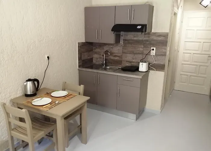 Afrodite Spacious Apartments! アパートホテル Agia Efimia