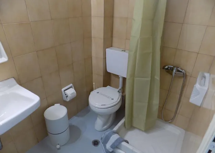 Afrodite Spacious Apartments! アパートホテル