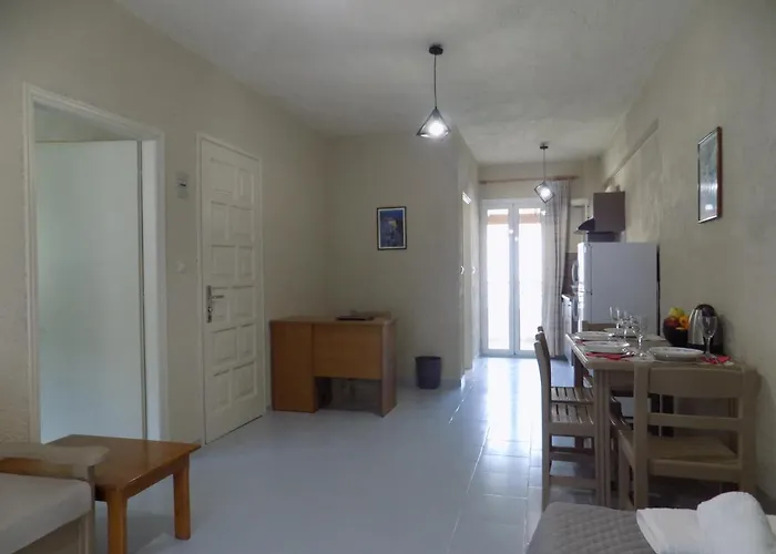 Afrodite Spacious Apartments! アパートホテル