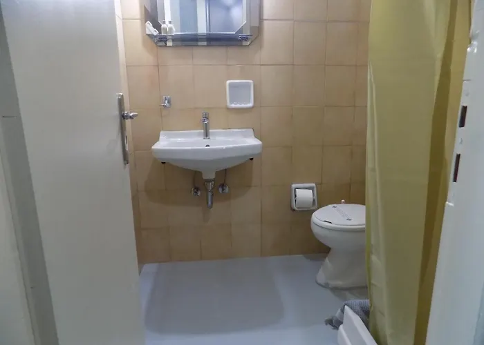 Afrodite Spacious Apartments! アパートホテル