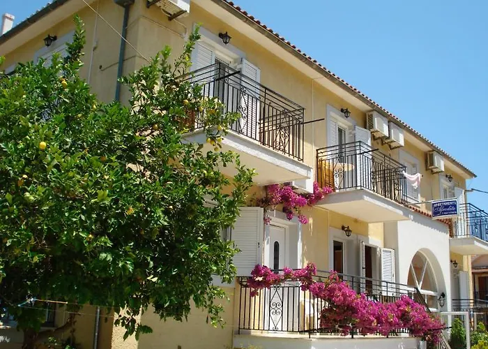 Afrodite Spacious Apartments! アパートホテル